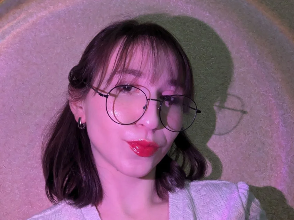 Ella17582 is live now