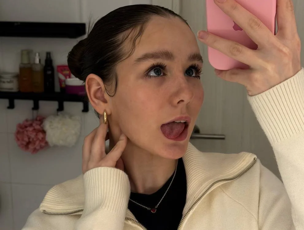 KareenLivingston is live now