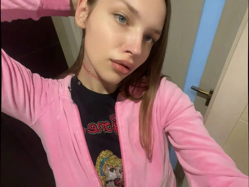 DariaAngels is live now