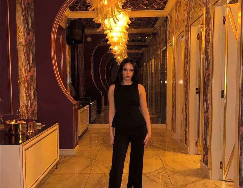 vixy_moon is live now