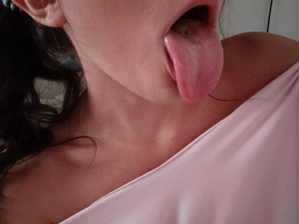 Analitayoung is live now