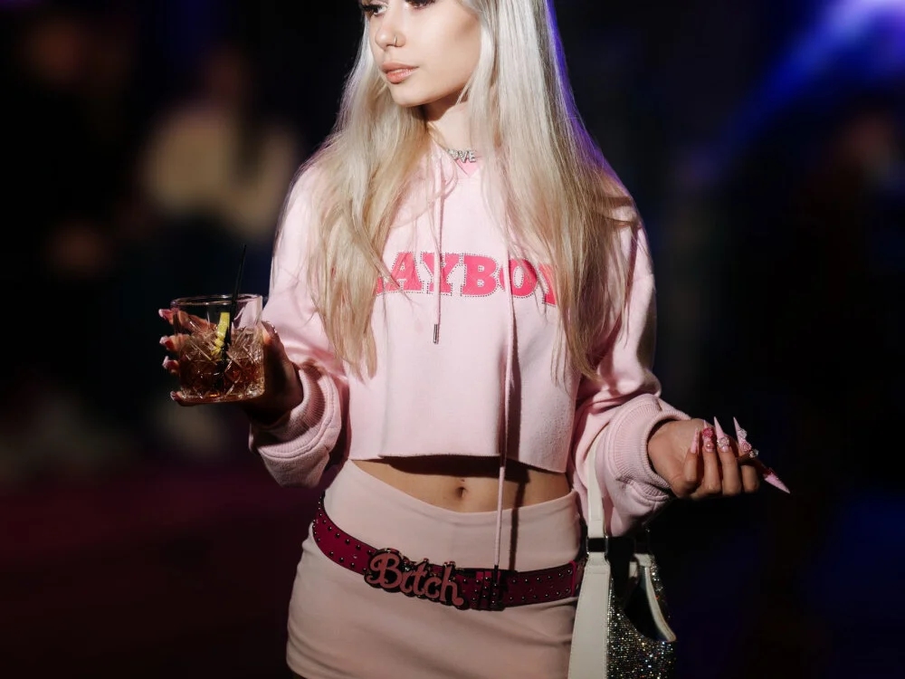 Ailynice is live now