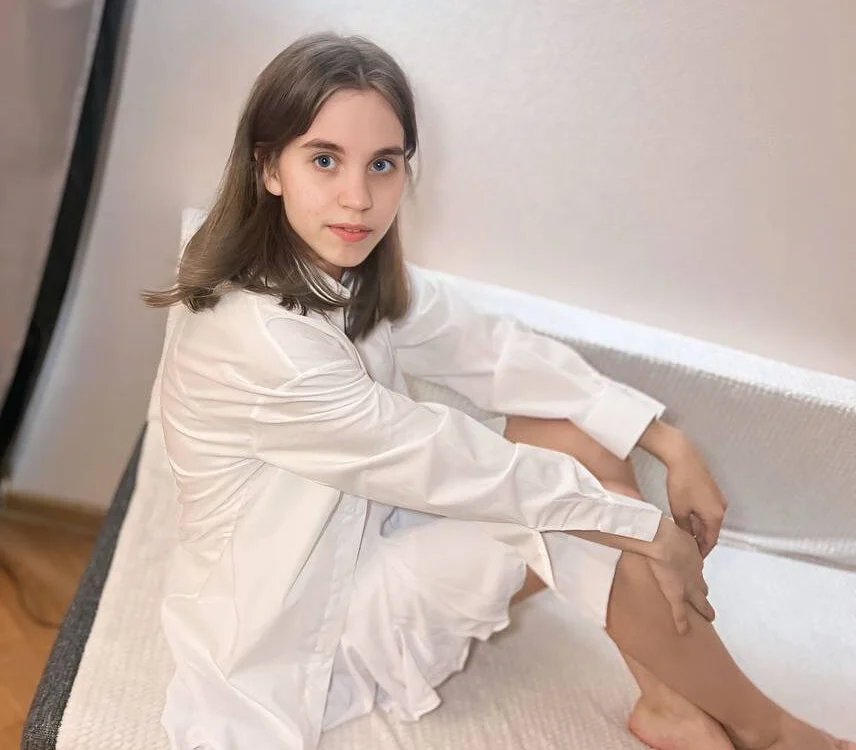 JoanBaggott is live now