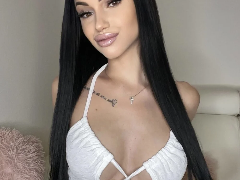 ilariea_girl is live now