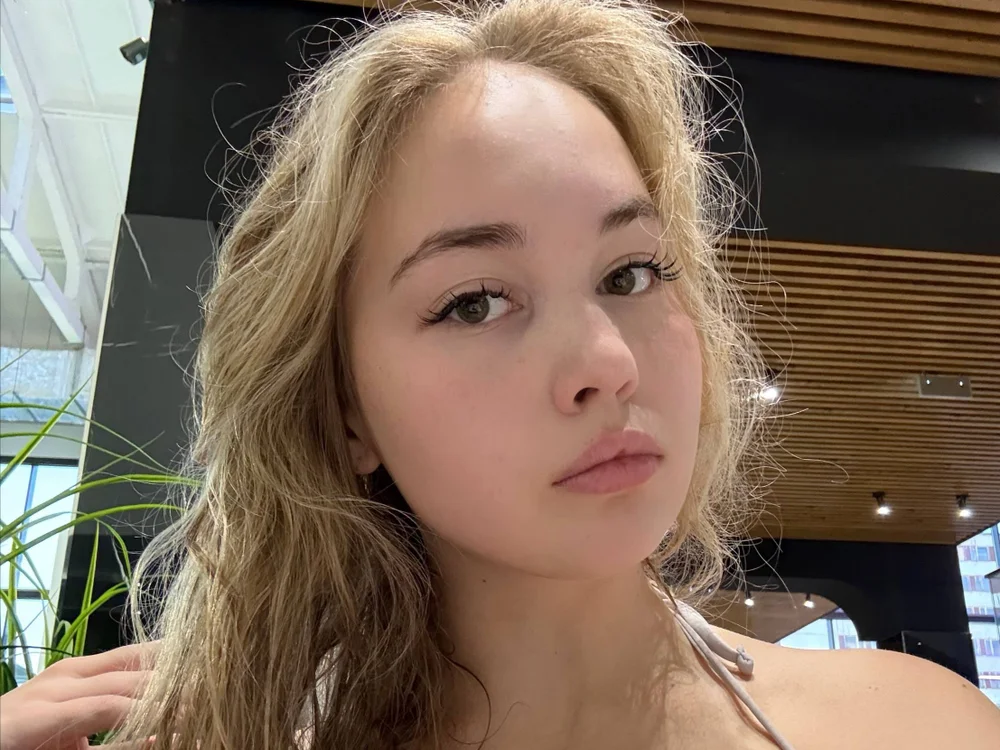 SusanneOsche is live now