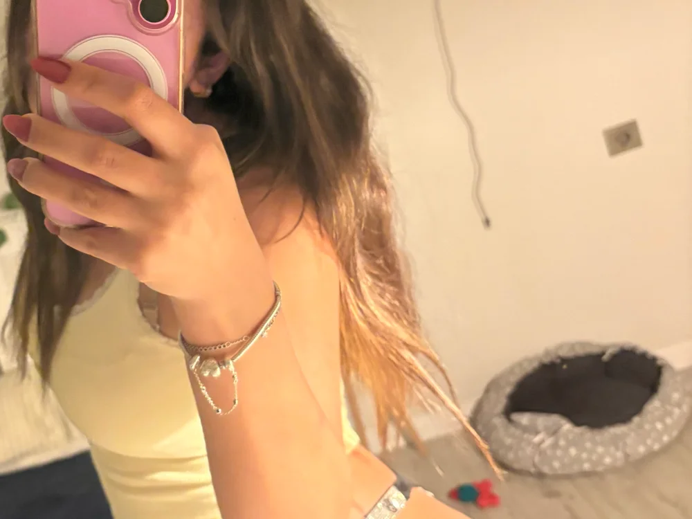 ddorasa is live now