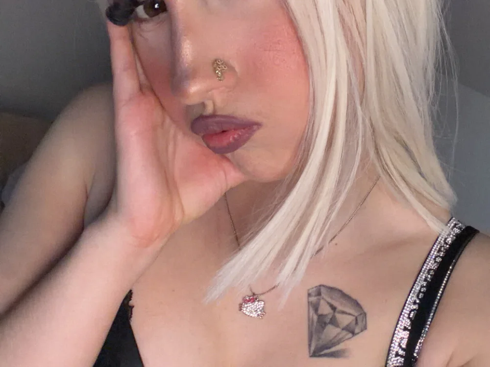 vanille13r is live now
