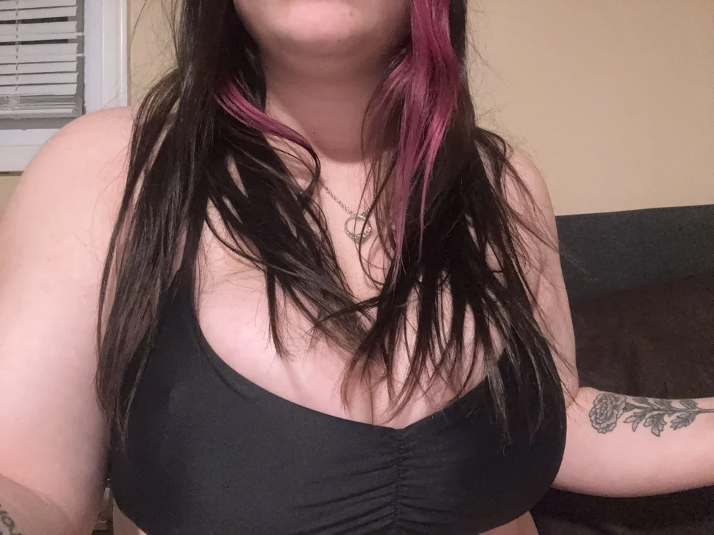 kinsiebaby is live now