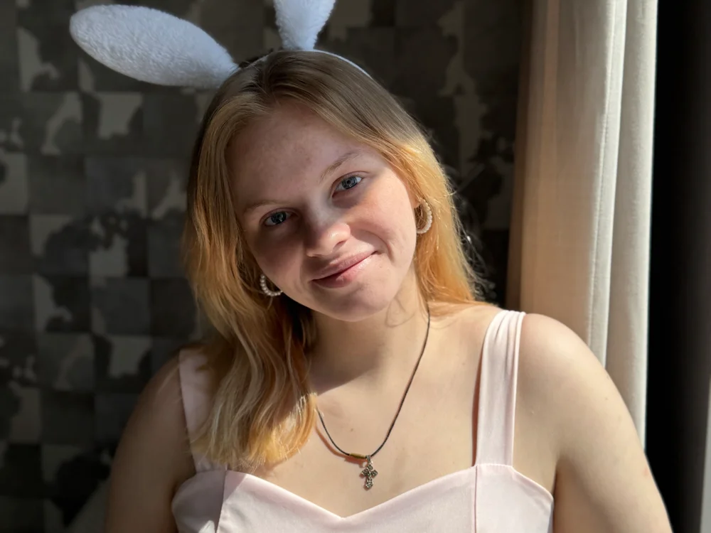 L_aura is live now
