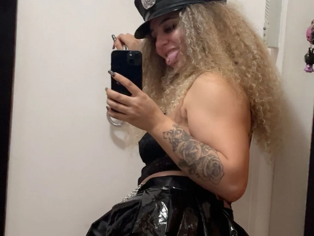 CrazyJessika is live now