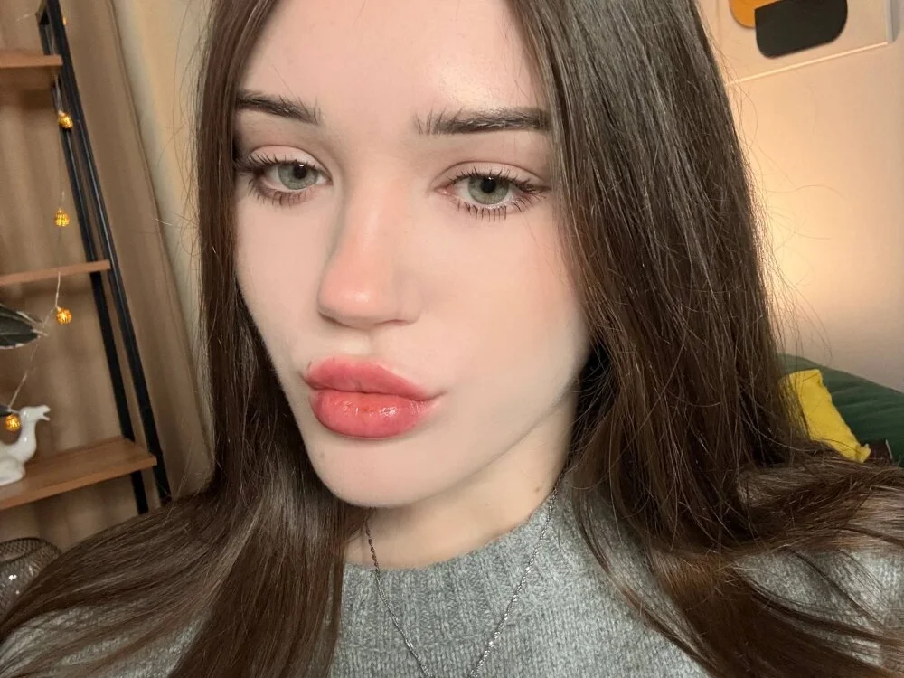 MollyBaby is live now